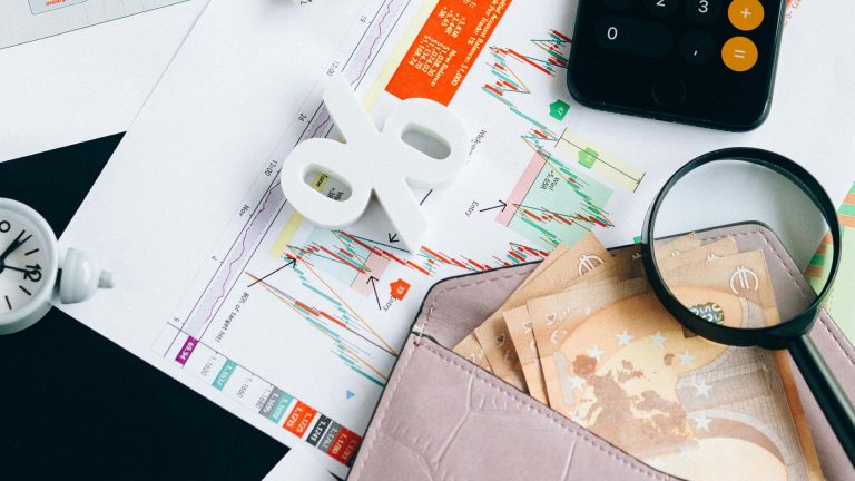 Mesures d'Exécution Forcée et Saisies d'Huissier 4 interets